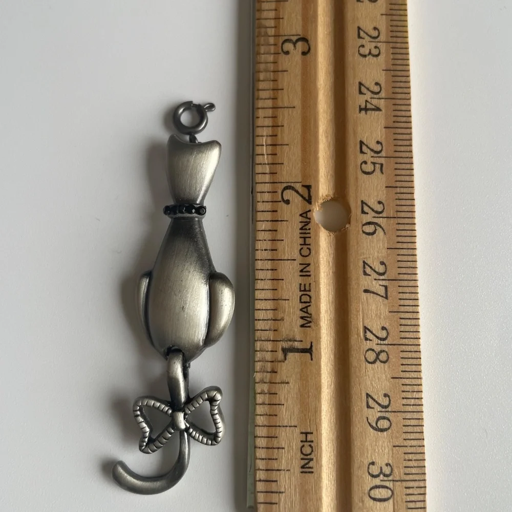 Moving Tail Cat Metal Pendat - no chain NWT
